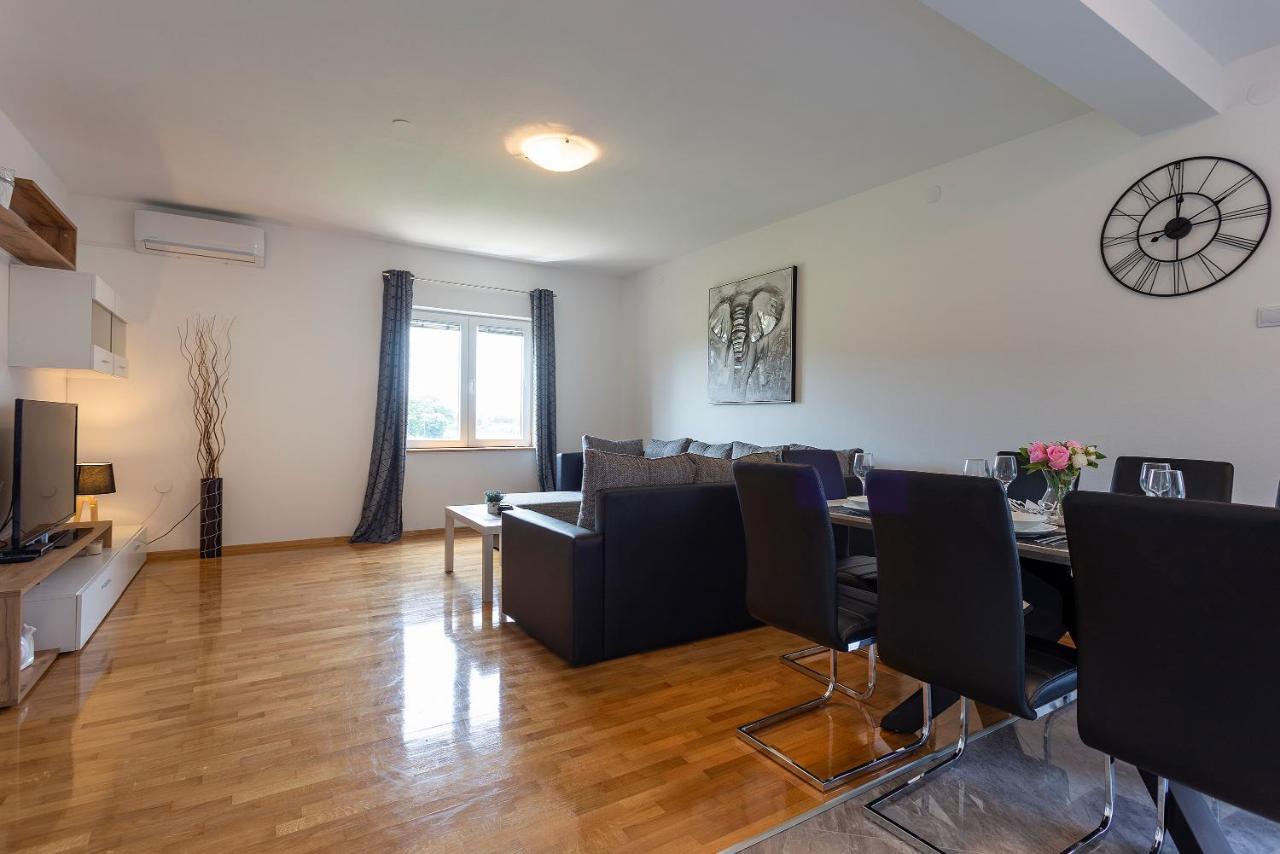 Apartmani Karoca 3 Pula Exterior photo