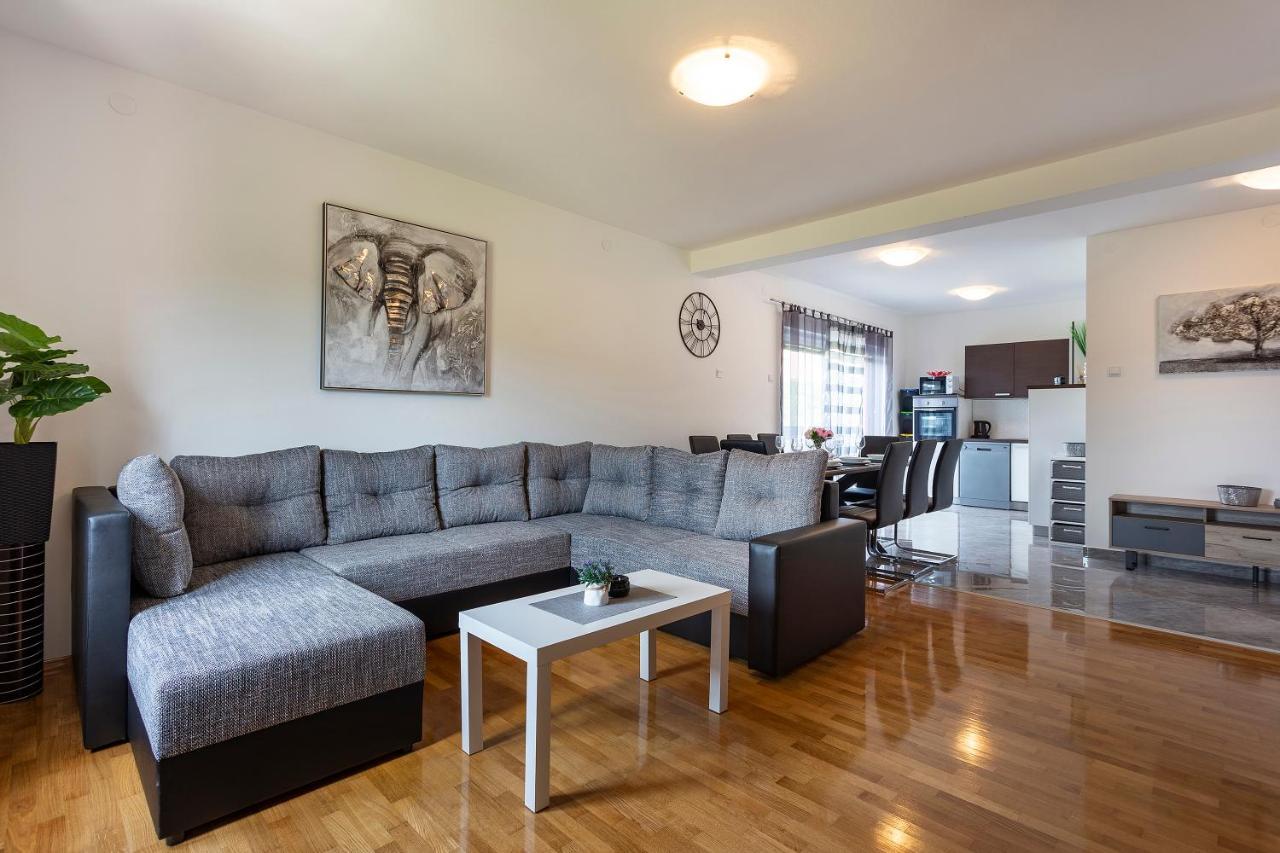 Apartmani Karoca 3 Pula Exterior photo