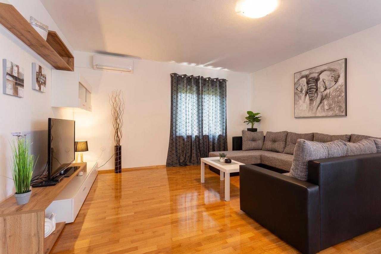 Apartmani Karoca 3 Pula Exterior photo