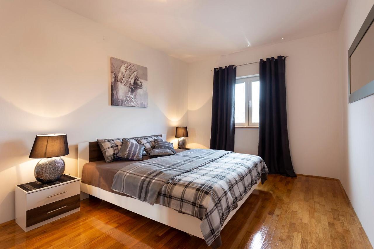 Apartmani Karoca 3 Pula Exterior photo